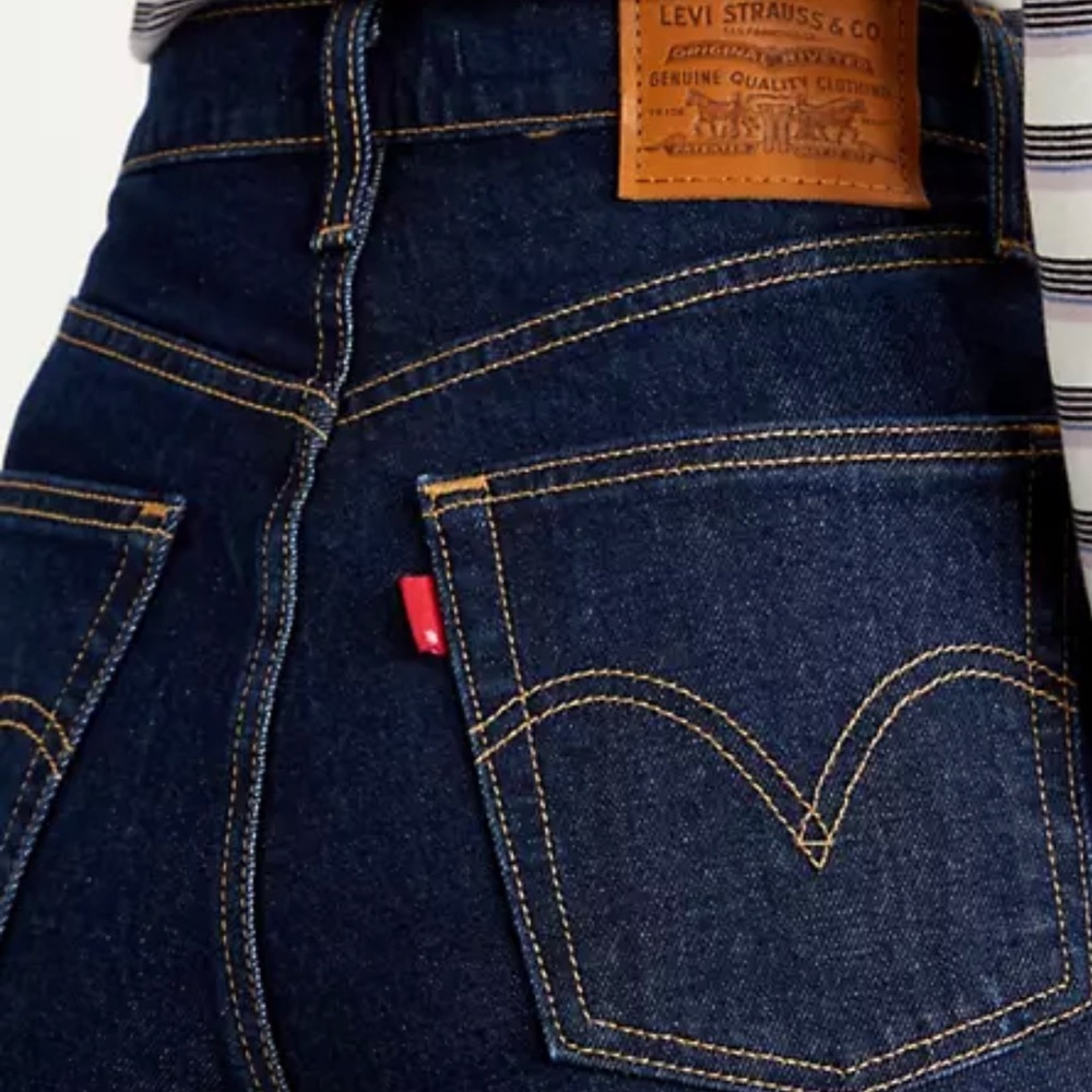 Levi’s rib cage boot cut jeans new never worn!!